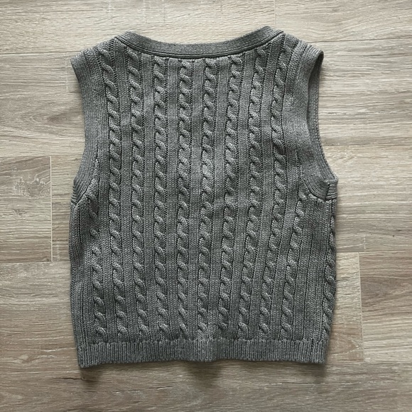 NWOT Abercrombie & Fitch Women’s Gray Cable-Knit V-Neck Button Sweater Vest S - Picture 7 of 7